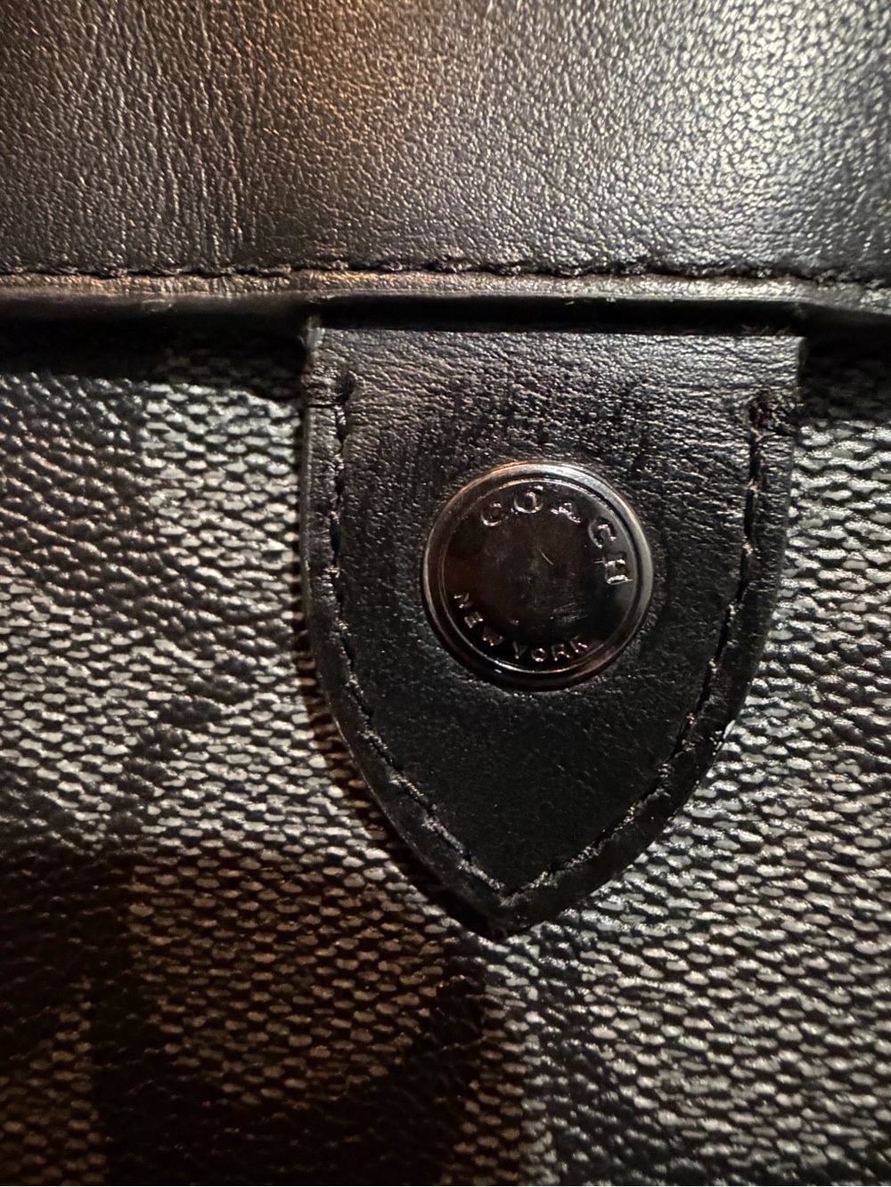 Women’s Signature Pattern Leather Folio Clutch - Picture 3 of 5
